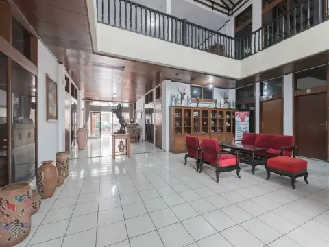 RedDoorz Syariah near Taman Kota Kuningan - Photo 1