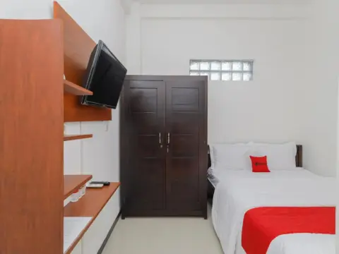 RedDoorz Syariah near Universitas Jember - Photo 1