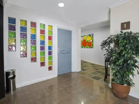RedDoorz Thamrin Kebon Sirih - Photo 2