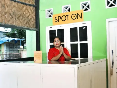 Rendy Putra Malingping by OYO Rooms - Photo 1