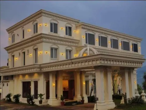 Rizen Premiere Hotel - Photo 1