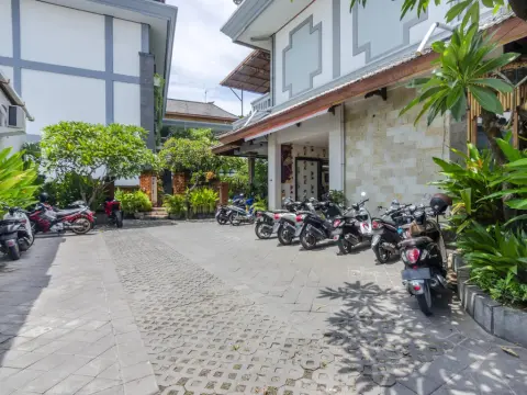 Sandat Hotel Kuta - Photo 1