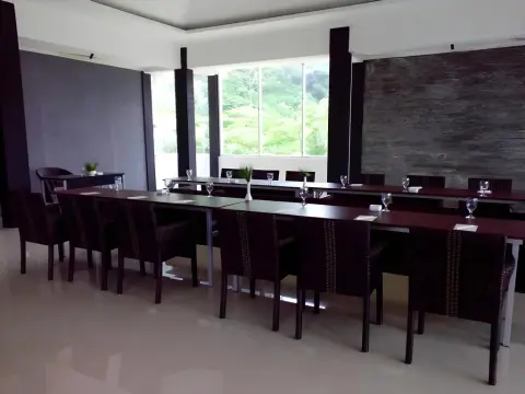 Santa Monica Hotel and Convention - Photo 3