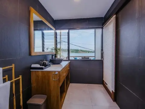 Secret Outlook Lembongan - Photo 1