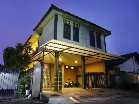 Sekardiyu Guest House - Photo 4