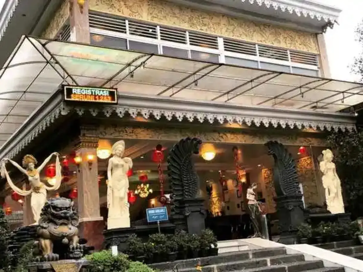 Seruni Hotel Hobbit House