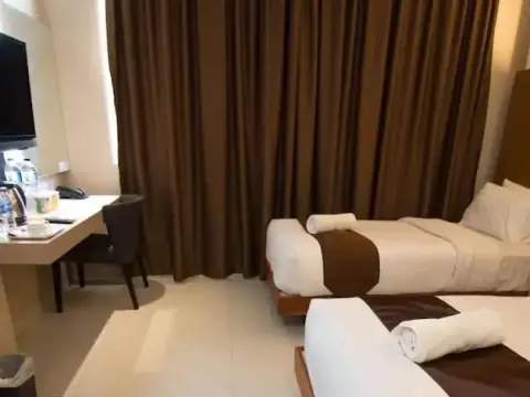 Sky-Inn Express Hotel - Photo 1