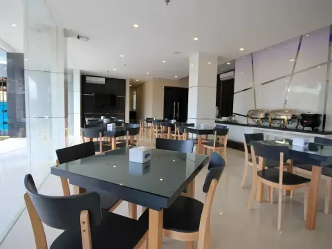 Sky-Inn Express Hotel - Photo 4