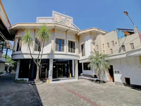 SPOT ON 90372 Hotel Arum Jaya - Photo 1
