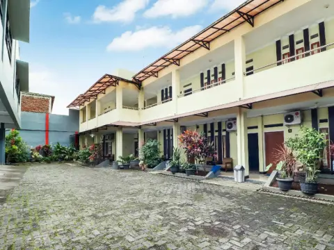 SPOT ON 90921 Wisma Pkpn 2 - Foto 1