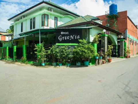Super OYO 1682 Greenia Hotel - Photo 1