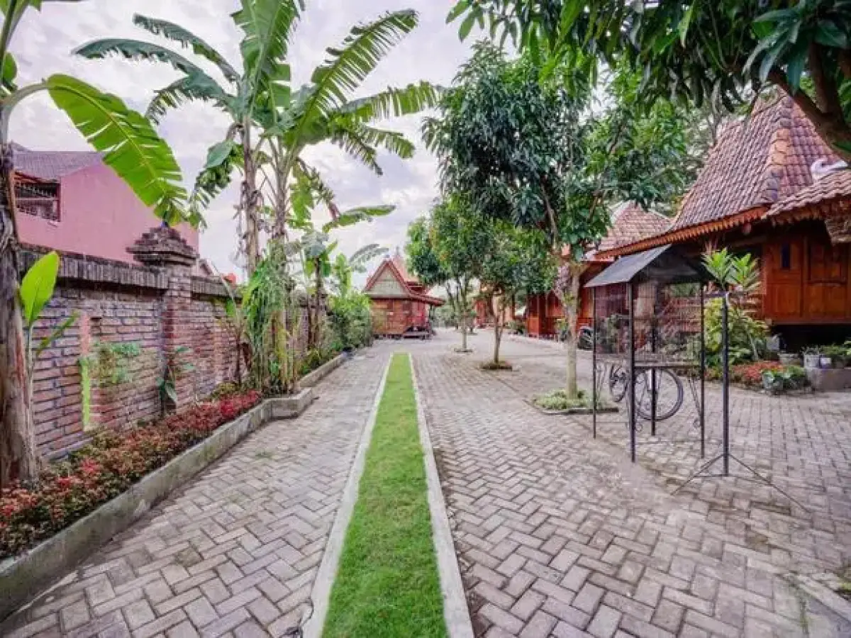 SUPER OYO Collection O 90265 Cempoko Mulyo Homestay Syariah
