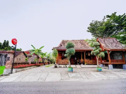 SUPER OYO Collection O 90265 Cempoko Mulyo Homestay Syariah - Photo 4