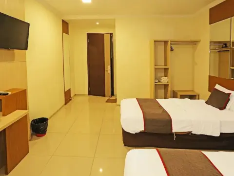 Super OYO Townhouse OAK Hotel Fiducia Serpong - Photo 3
