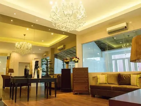 The Luxe Guesthouse - Photo 2