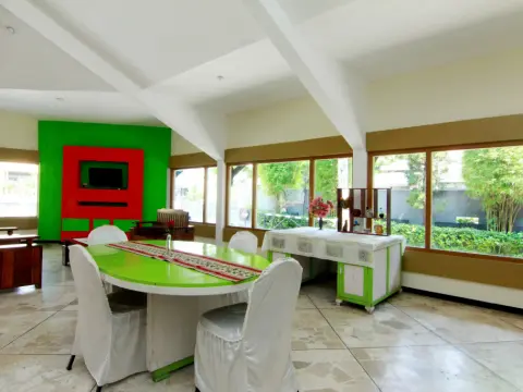 The Soemarsono Hotel - Photo 2