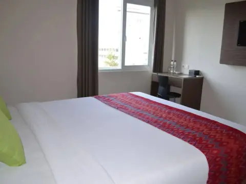 Tiatira Kencana Hotel - Photo 4