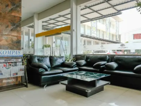 Townhouse OAK Series Style Hotel Jember - Photo 2