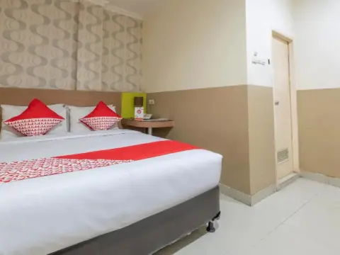 Urbanview Hotel Capital Makassar - Photo 2