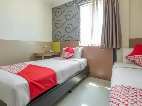 Urbanview Hotel Capital Makassar - Photo 3