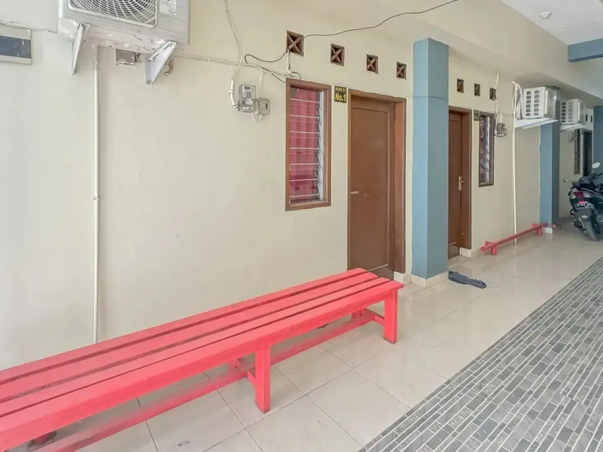 Urbanview Hotel Maharani Garut