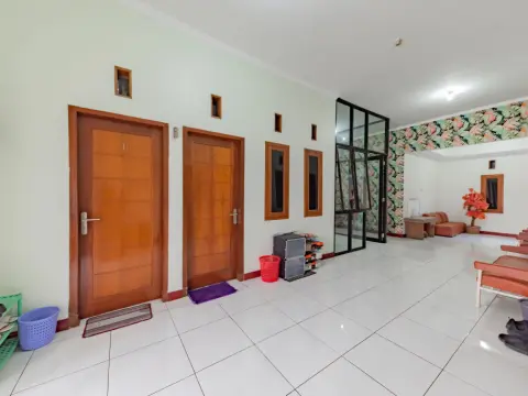 Urbanview Hotel Sunday Cirebon by RedDoorz - Photo 3