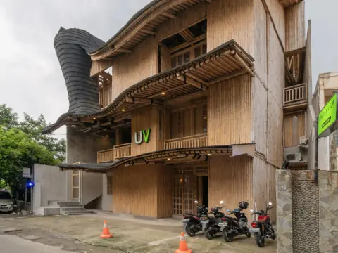 Urbanview Hotel Ta-ke Blok M - Photo 1