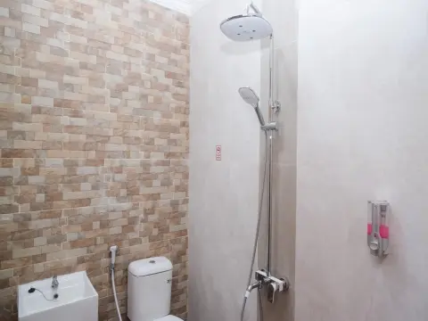 Urbanview Syariah Loji Arum Stasiun Klaten by RedDoorz - Photo 1