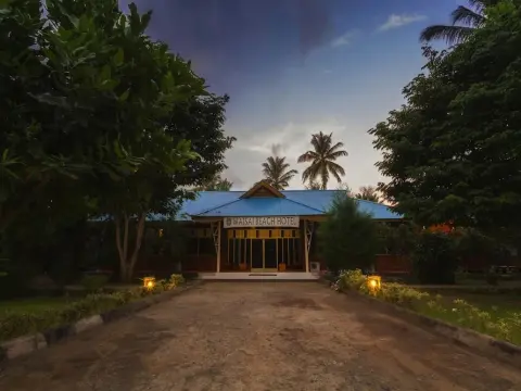 Waisai Beach Hotel - Photo 3