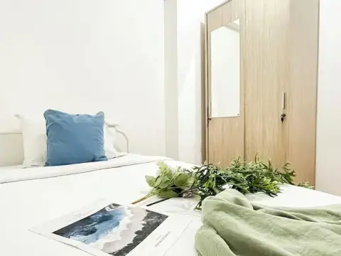 Warm And Comfy 2Br At Bassura City Apartment - Photo 2