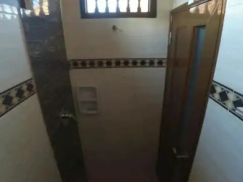 Wayan B Luck - Photo 2