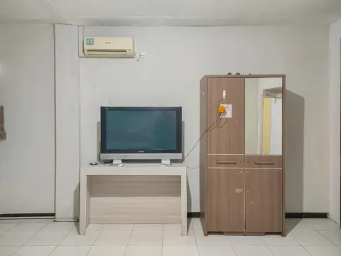 Yellow Sapphire RedPartner near Mayjend Sungkono - Photo 4