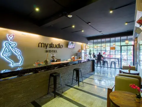 ZEN Hostel Juanda Airport - Photo 2