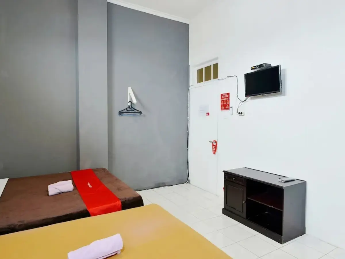 ZEN Rooms Basic Near Pasar Baru