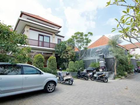 ZEN Rooms Batu Bolong Canggu - Photo 1