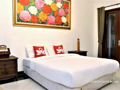 ZEN Rooms Chic Home Kemang - Photo 1