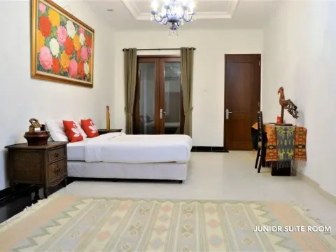 ZEN Rooms Chic Home Kemang - Photo 3