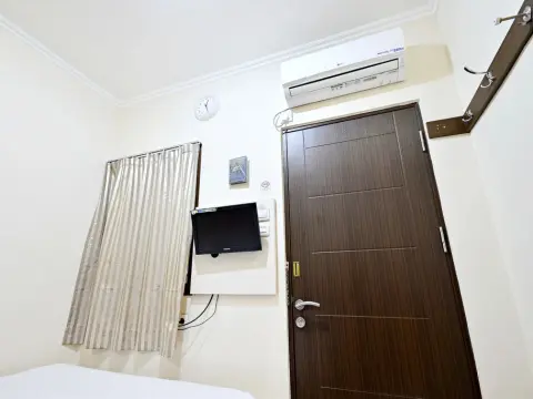 ZEN Rooms Cideng Barat - Photo 4