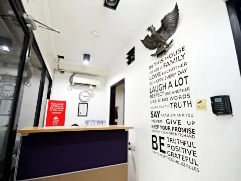 ZEN Rooms Cideng Barat - Photo 2