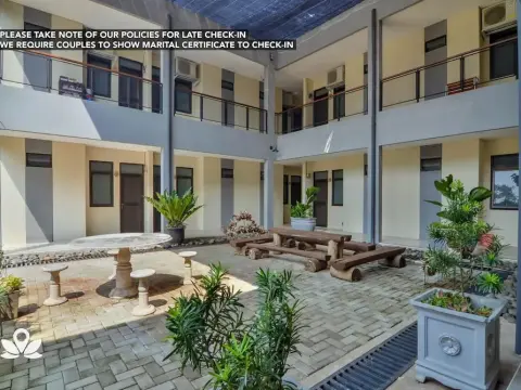 ZEN Rooms Cilandak KKO Syariah - Photo 1