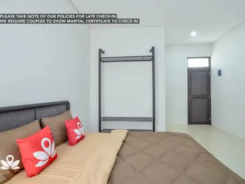 ZEN Rooms Cilandak KKO Syariah - Photo 4