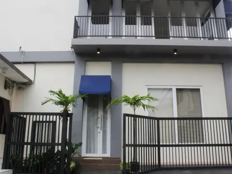 ZEN Rooms Kuningan Anggrek - Photo 1