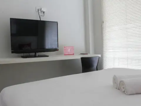 ZEN Rooms Kuningan Anggrek - Photo 4