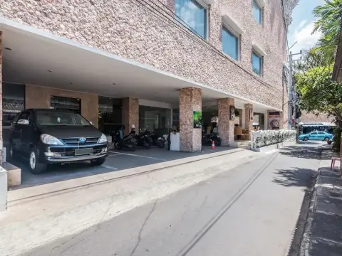 ZEN Rooms Kuta Angel Beach - фото 1