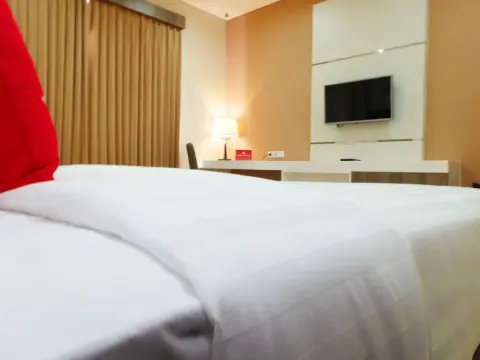 Zen Rooms Mandiri Mansion Galaxy Mall - Photo 4