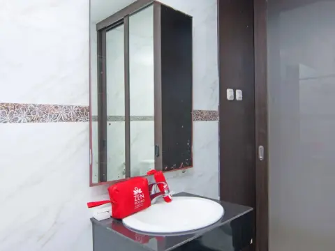 ZEN Rooms Sanur Bypass Ngurah Rai 2 - Foto 2