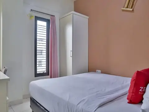 ZEN Rooms Sukasari Gegerkalong - Foto 2