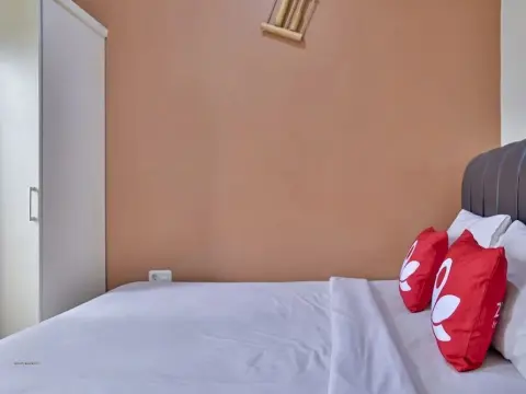 ZEN Rooms Sukasari Gegerkalong - Foto 4