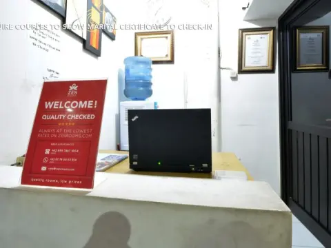 ZEN Rooms Tanah Abang Syariah - Photo 4