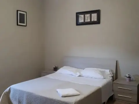 48 airport budget rooms - Photo 1